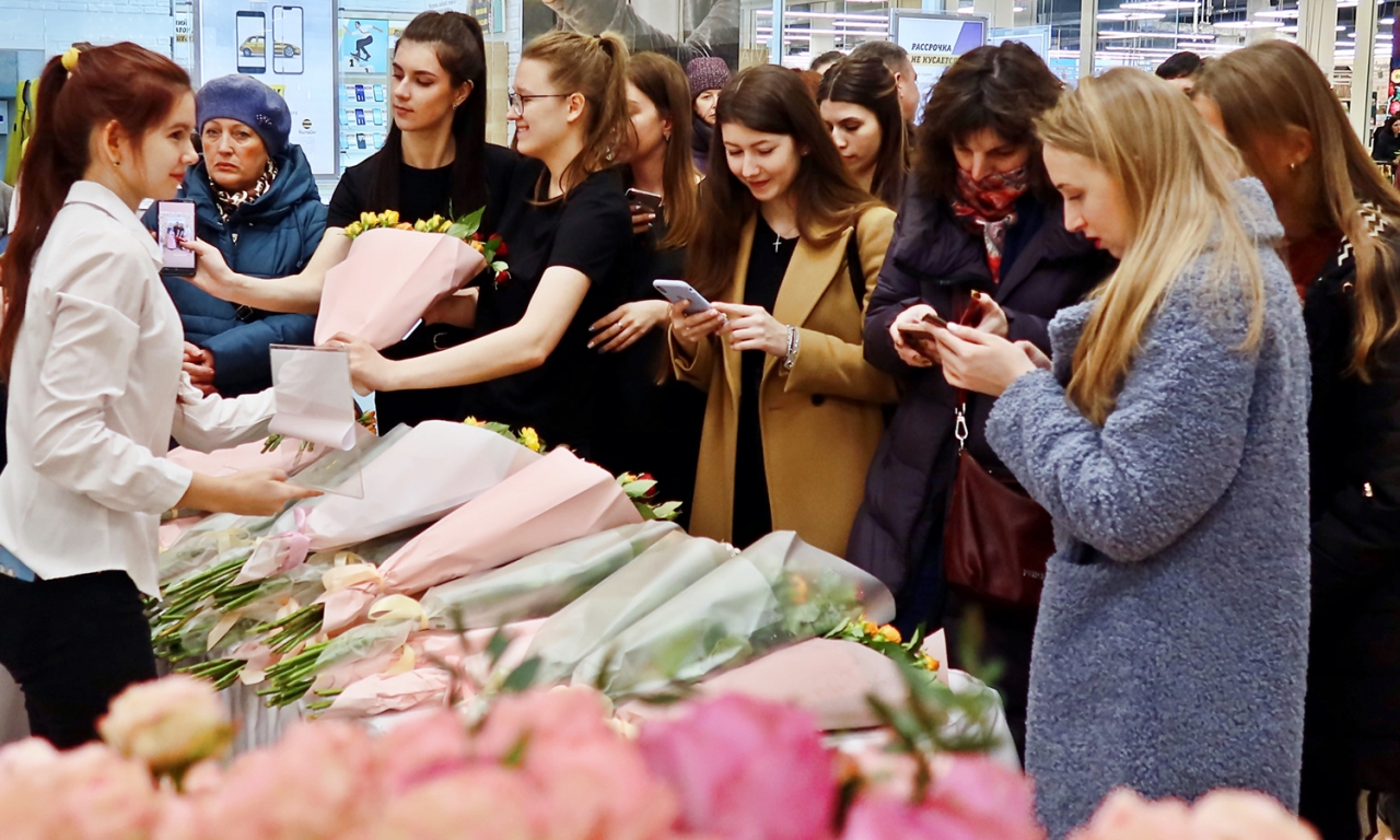 지난 3월8일 세계 여성의 날에 러시아 블라디보스토크에 있는 대형쇼핑몰에서  ‘K-Flower 소비자 체험행사’가 열렸다.[사진제공=한국농수산식품유통공사]