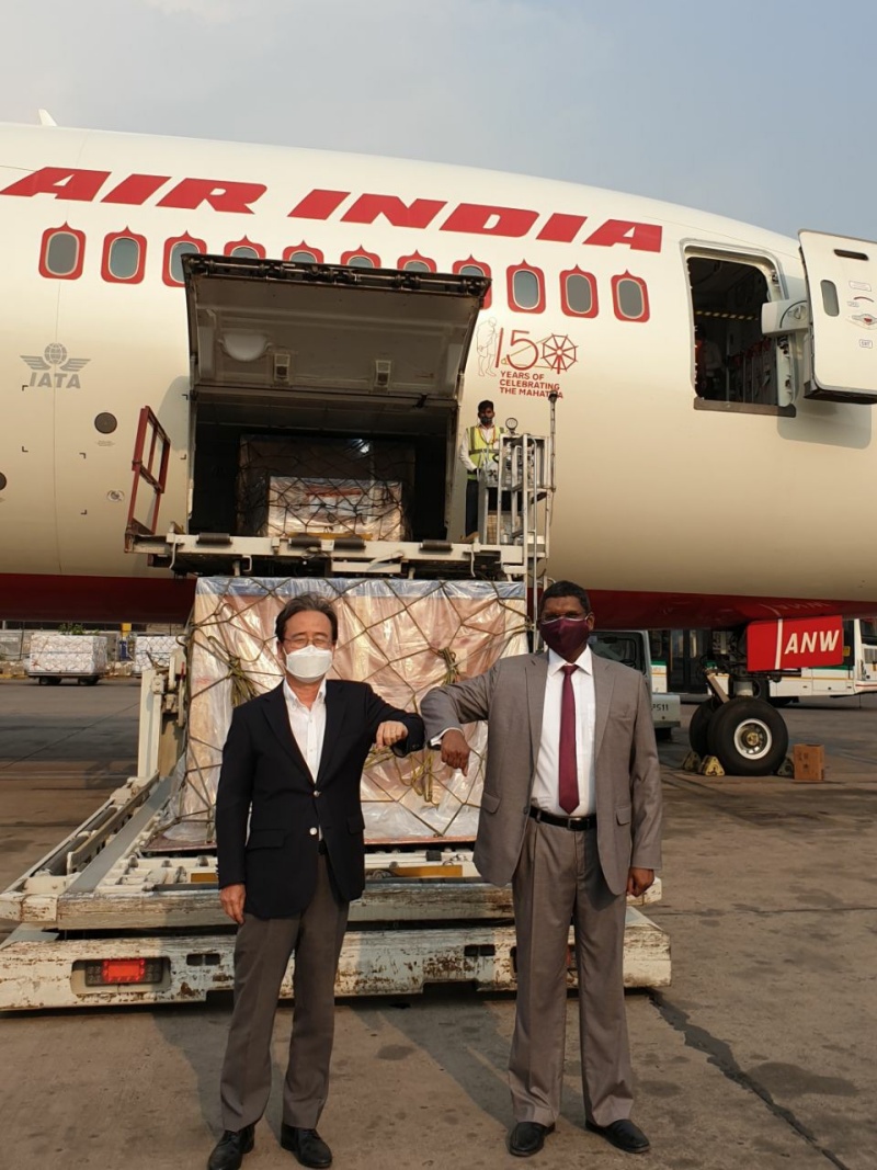 지난 5월9일 한국 정부가 보낸 코로나19 의룜루품이 델리 국제항공에 도착했다.[사진제공=주인도한국대사관]
