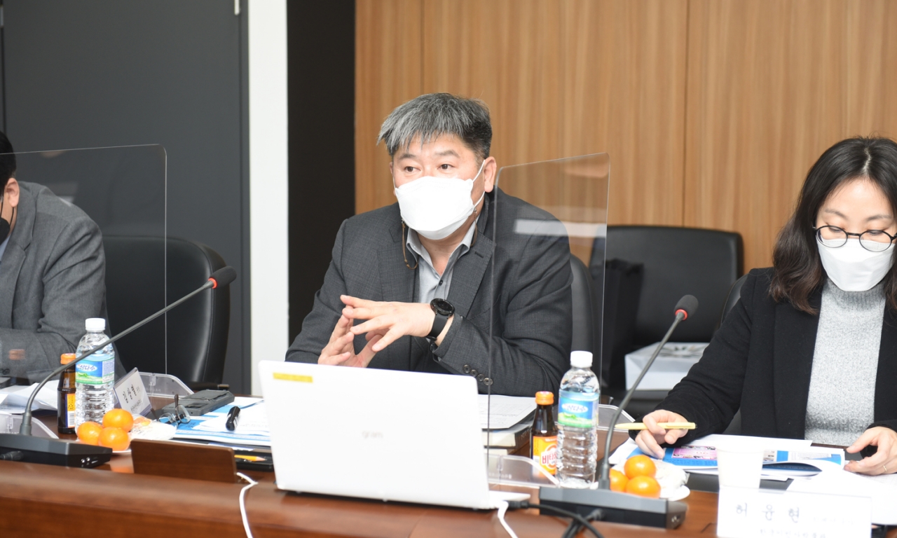 김상열 한국이민사박물관장이 지난 12월7일 제주에서 열린 재외동포 전문가간담회에서 발표를 하고 있다.