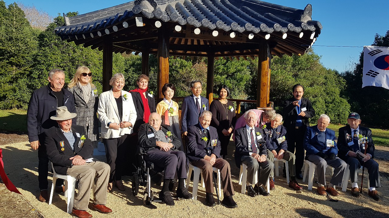 지난 6월 4일 뉴질랜드 크라이스트처치에 있는 홀스웰 쿼리(Halswell Quarry Park) 공원에서 ‘한국전 참전 기념 정자 건립식’이 열렸다.[사진제공=주뉴질랜드한국대사관]