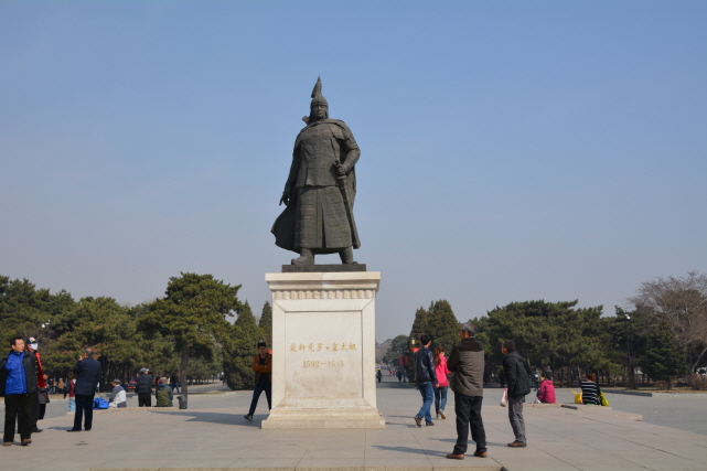 Statue of King Hong Taiji in Shenyang(Beiling Park)