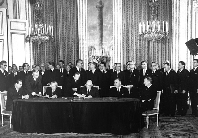 1963년 1월 11일 파리의 엘리제궁에서 엘리제조약이 체결됐다.