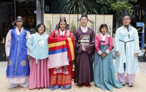코로나로 결혼 미뤄온 한-태 연인에게 한국 전통혼례 올려줘