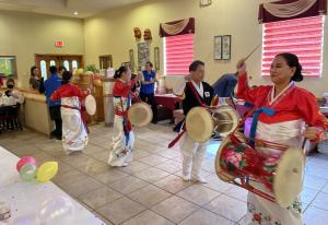 킬린한인회, 민속춤과 합창으로 어버이날 행사 열어